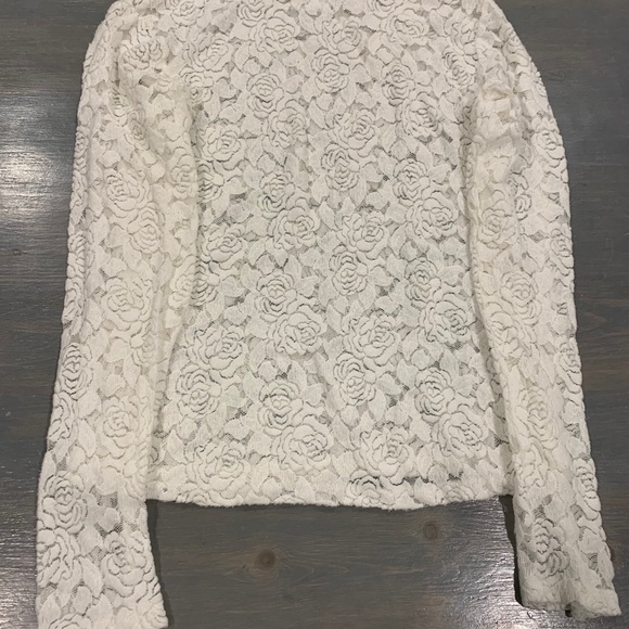 ⭐️Dynamite lace Blouse⭐️ - Picture 3 of 3